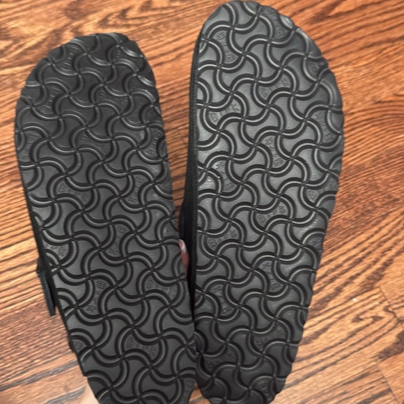 Birkenstock size 40
Black color
Brand New - Picture 2 of 3